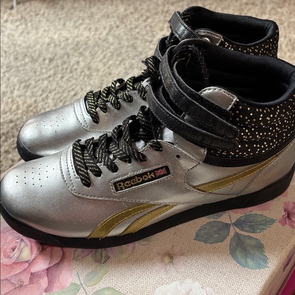 Silver Reebok hightops - Picture 2 of 6